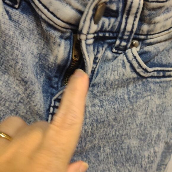 👍 Wonder Nation Size 5 Acid Washed Jeans. K1 - Picture 3 of 4